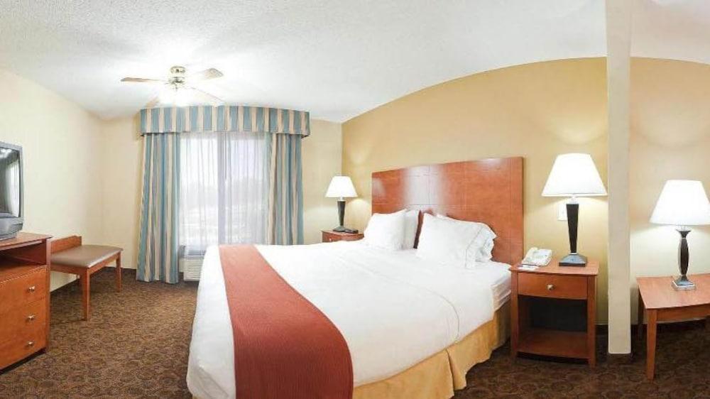Holiday Inn Express Trussville By Ihg Exterior photo