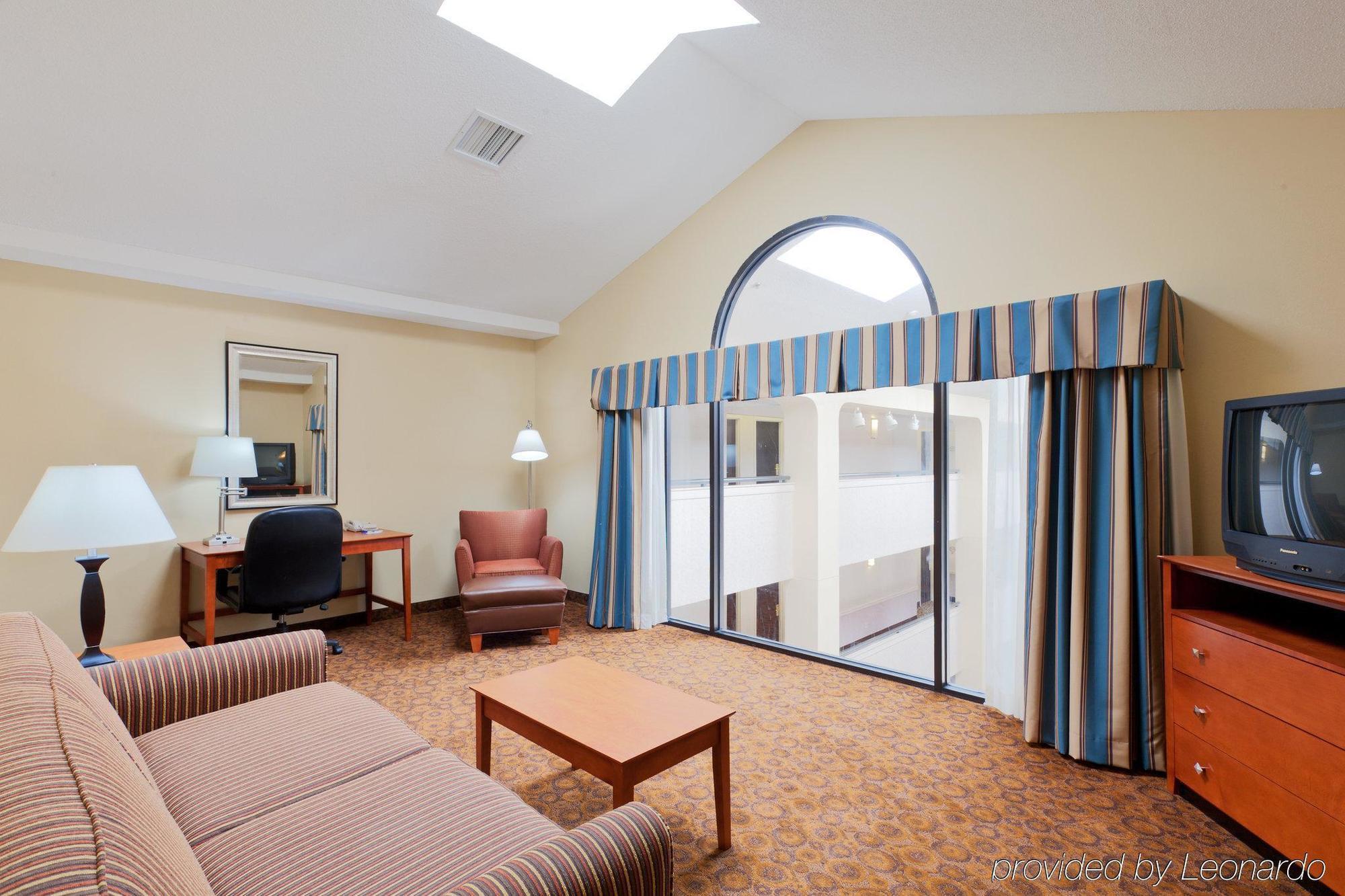 Holiday Inn Express Trussville By Ihg Room photo