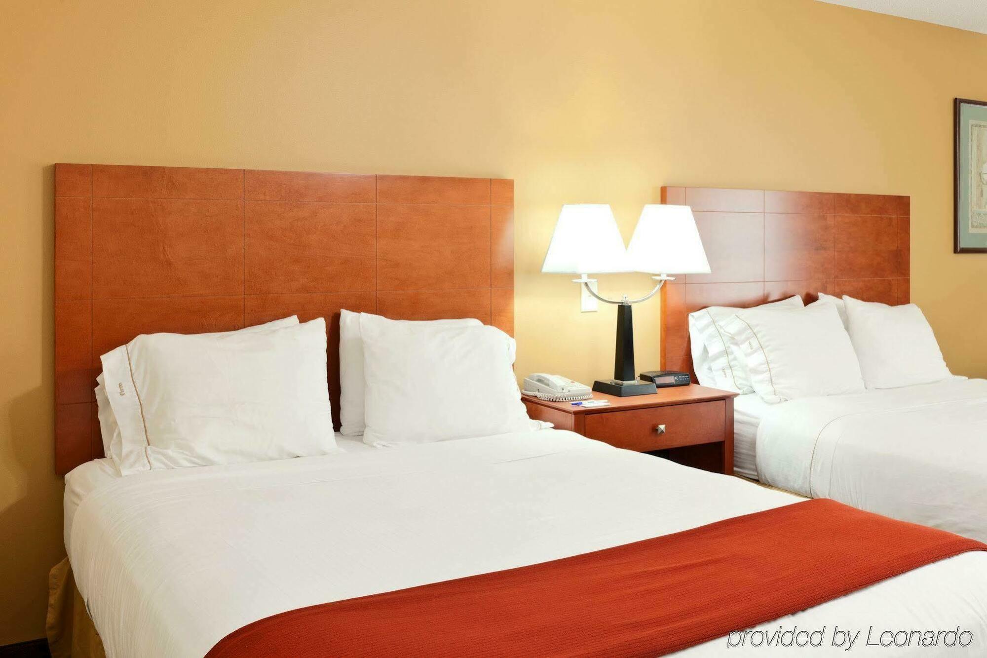 Holiday Inn Express Trussville By Ihg Room photo